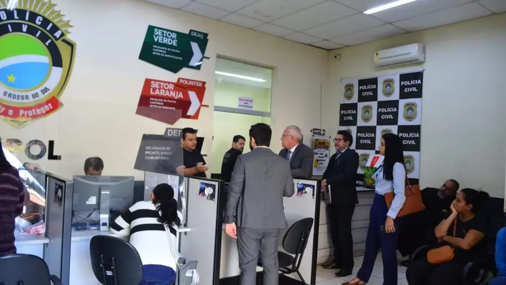 Advogados e 16 presos geram tensão na Depac