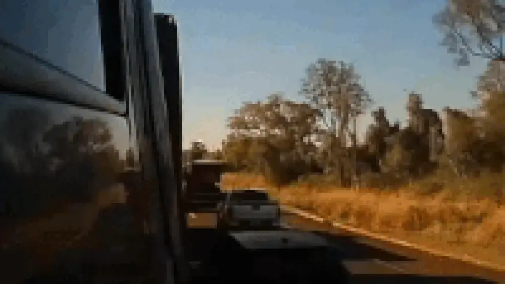 Carro invade pista contrária, causa explosão e mata 4 na BR-163