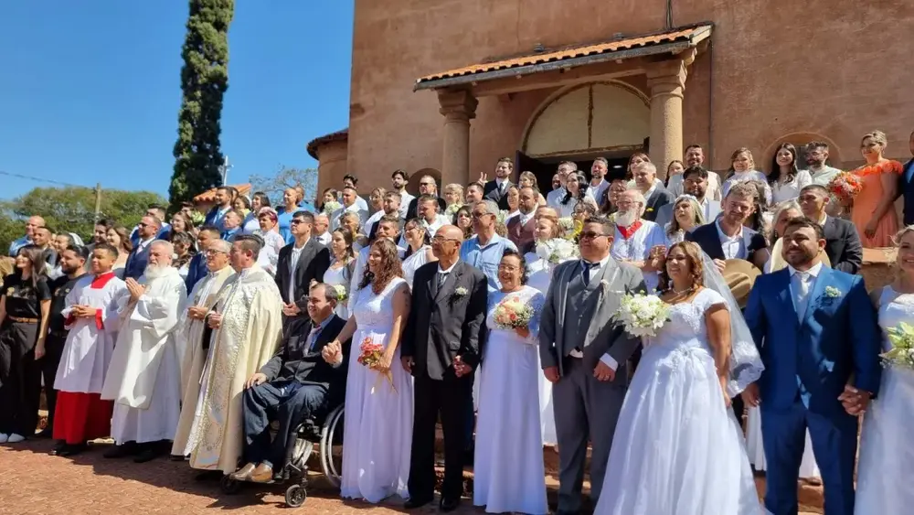 Casamento comunitário reúne 43 casais no Santuário da Capital