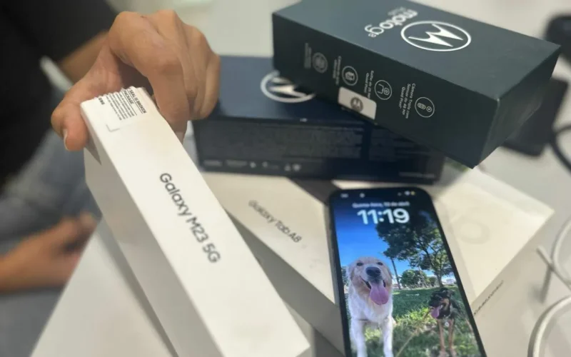 Brazil father and daughter buy stolen phone at Casas Bahia